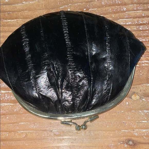 Vintage EEL SKIN 100% Genuine Sleek Black Clutch Double coin 70s - Picture 2 of 5
